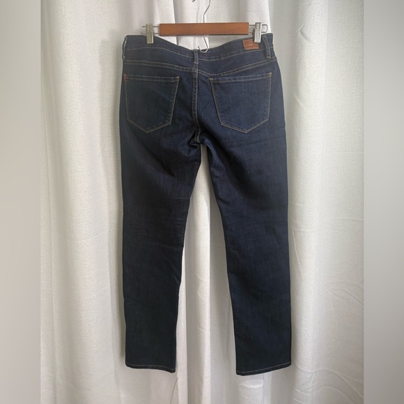 BDG Slim Straight Low Rise Dark Wash Jeans Size 28 EUC 0370 - Picture 3 of 10